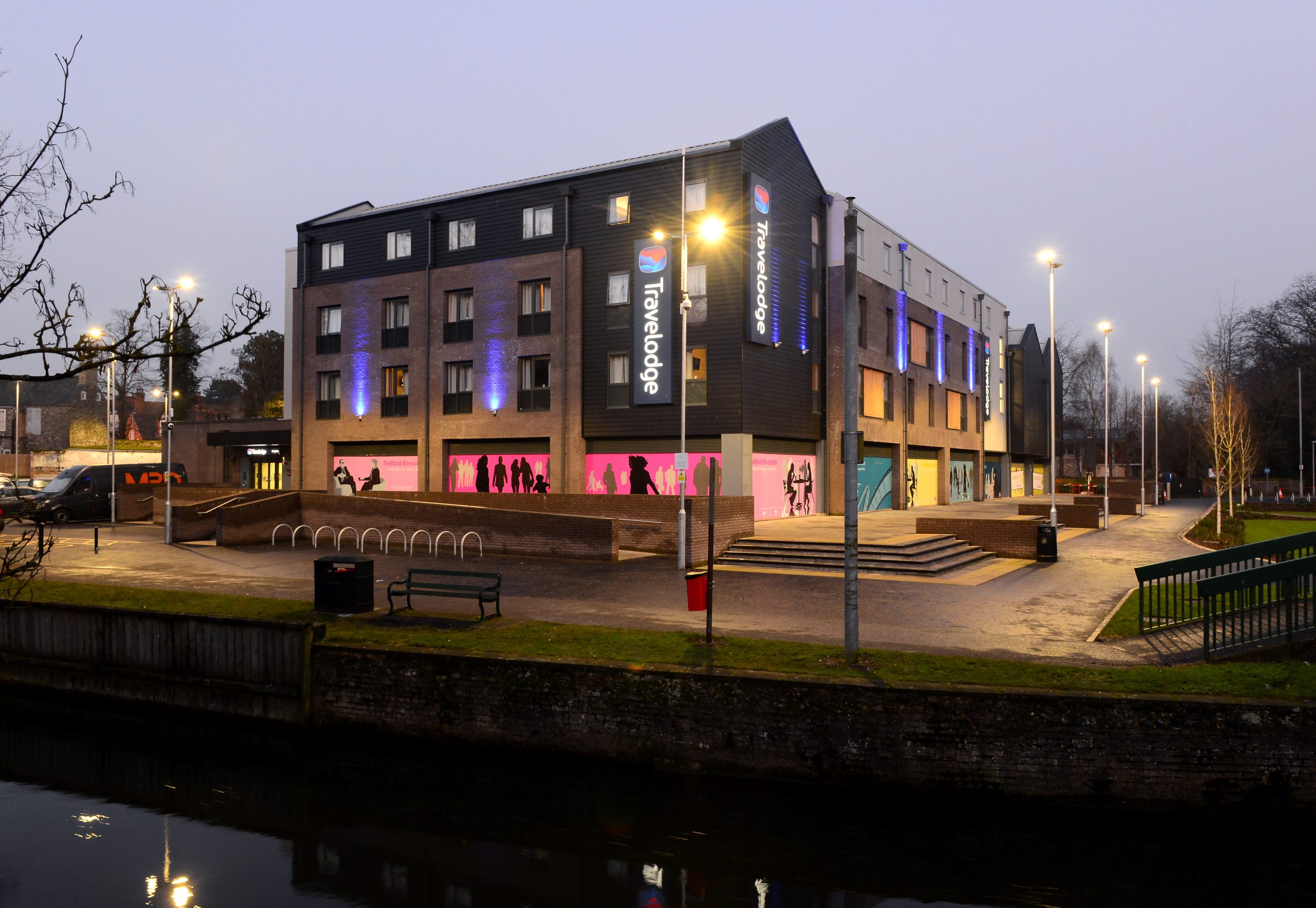 ravelodge hotel on the Thetford Riverside